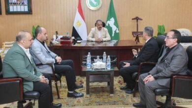 محافظ الشرقية يبحث مع رئيس الخدمات البيطرية تعزيز التعاون المشترك