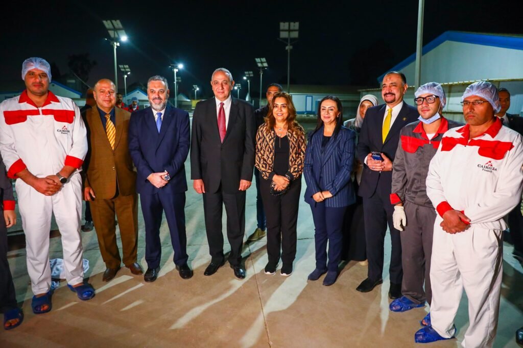  وزيرتا التنمية المحلية والتضامن الاجتماعي ومحافظ الغربية يتفقدون محطة طنطا لإنتاج البيض 