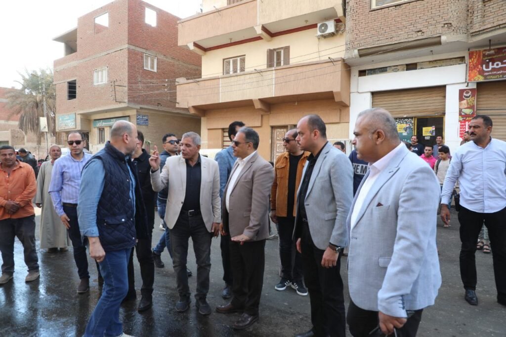 محافظ الشرقية يتابع مشروعات الرصف الجاري تنفيذها بمختلف مراكز ومدن المحافظة