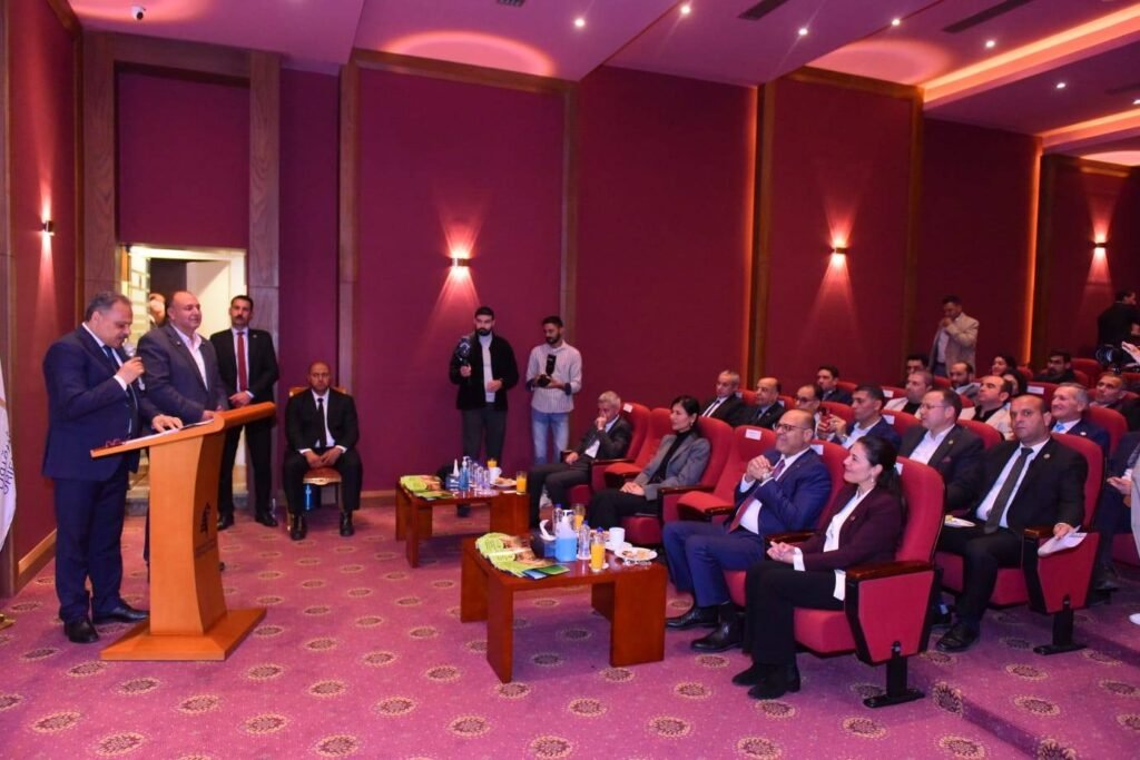 محافظ الشرقية يشهد افتتاح محطتي طاقة شمسية بالنساجون الشرقيون بمدينة العاشر