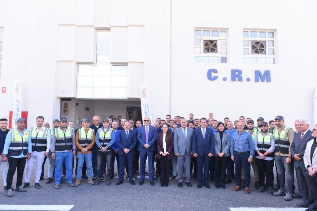 محافظ الشرقية يشهد افتتاح محطتي طاقة شمسية بالنساجون الشرقيون بمدينة العاشر