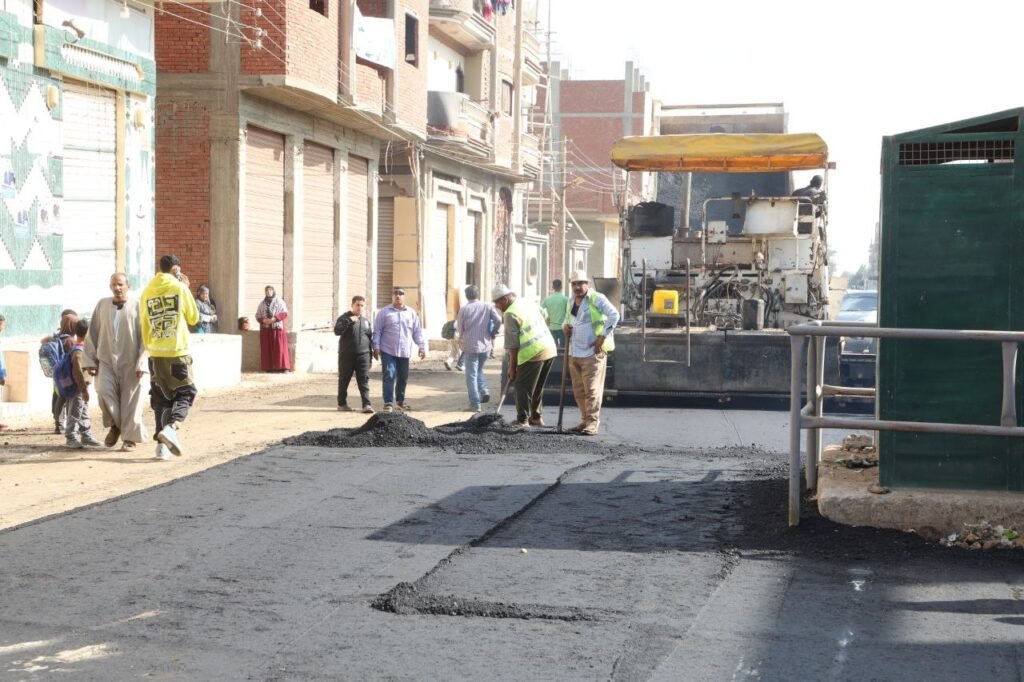 محافظ الشرقية يتابع مشروعات الرصف الجاري تنفيذها بمختلف مراكز ومدن المحافظة