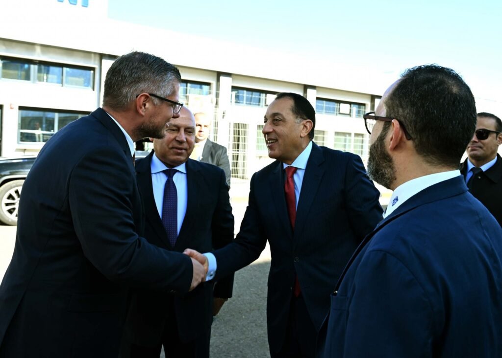 مدبولي يفتتح مصنع ليوني العالمية لضفائر السيارات بمدينة بدر