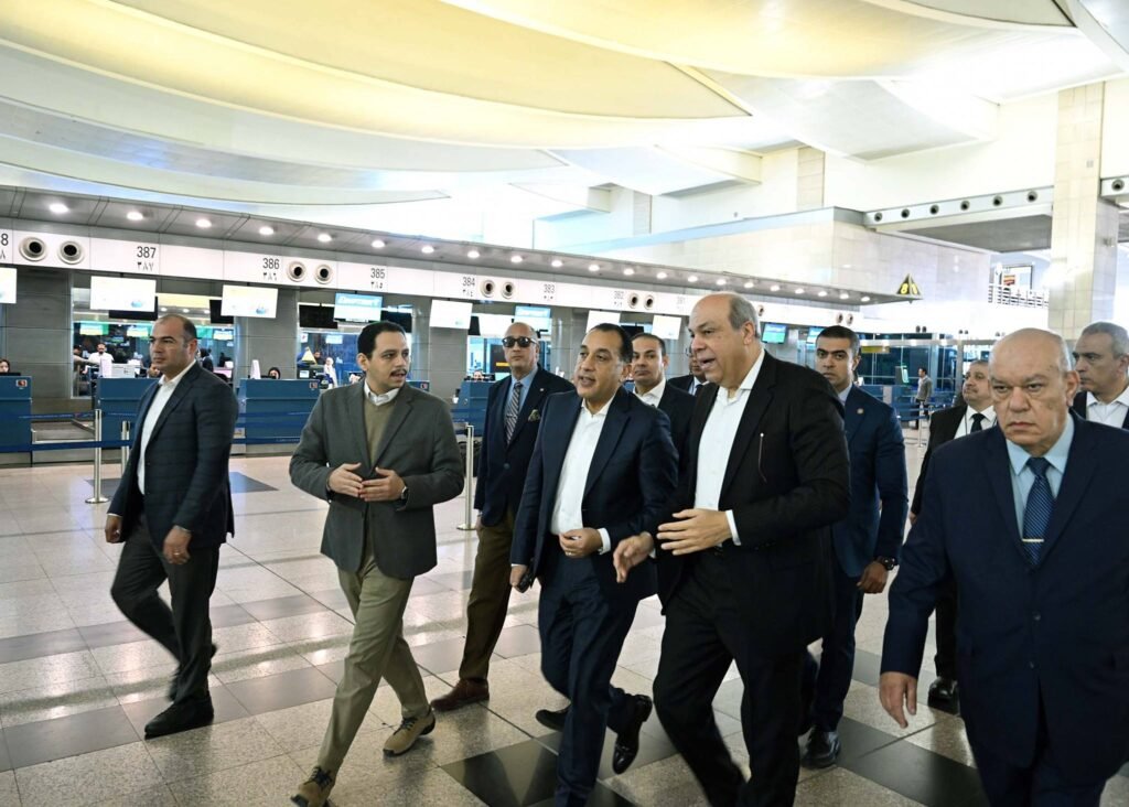رئيس الوزراء يبدأ جولة تفقدية موسعة بمطار القاهرة الدولي اليوم