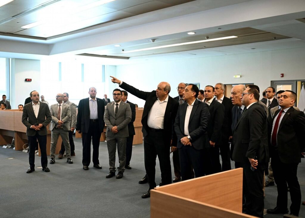 رئيس الوزراء يبدأ جولة تفقدية موسعة بمطار القاهرة الدولي اليوم