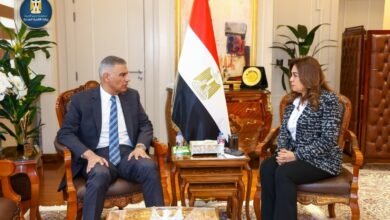 الدكتورة منال عوض ومحافظ اسوان