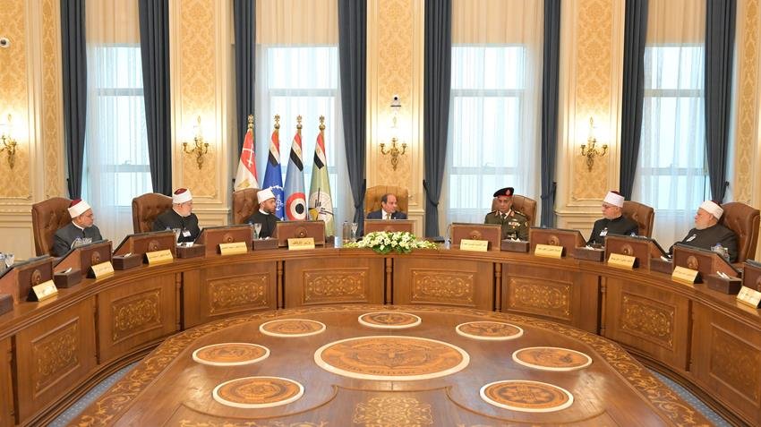 الرئيس السيسي يشهد اختبارات كشف الهيئة لدعاة الأوقاف بالأكاديمية العسكرية