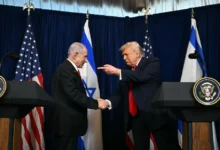 ترامب يتجنب الخلاف العلني مع نتنياهو لحماية مصالحه السياسية