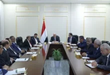 رئيس مجلس القيادة اليمني يطلب مساندة التحالف لفرض التهدئة شرق البلاد