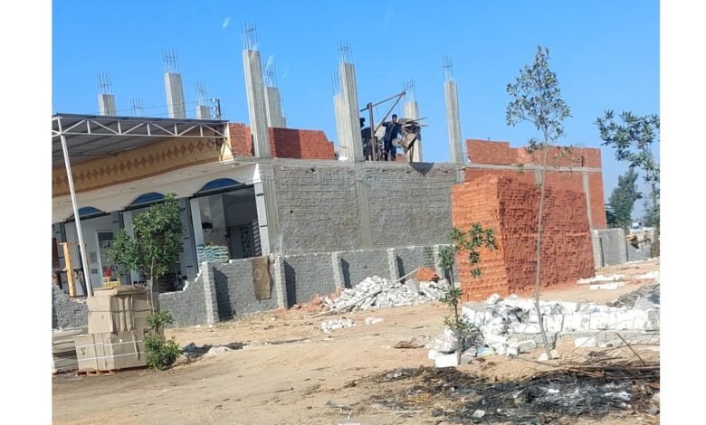 محافظ الشرقية يواجه شكاوى مخالفات في قرية الصالحية القديمة بفاقوس