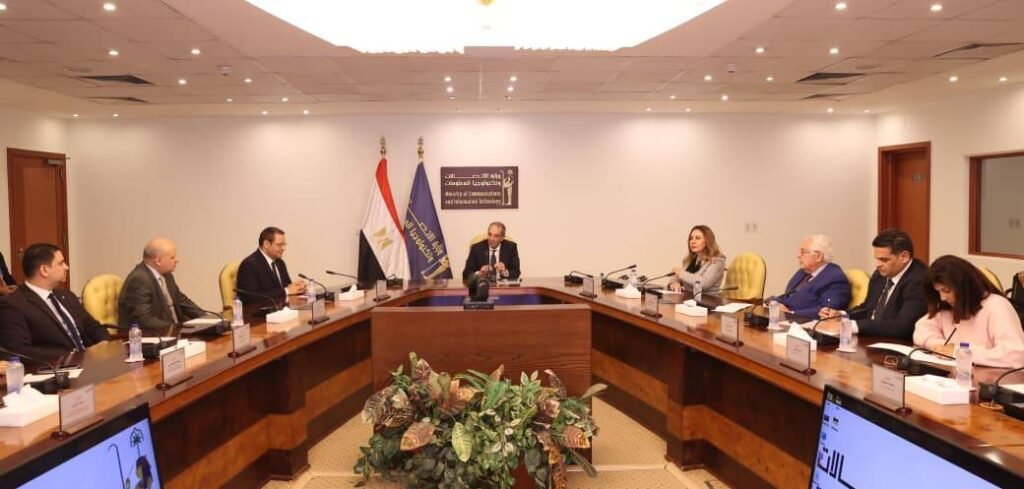 وزير الاتصالات يشهد توقيع مذكرة تطوير رقمي لتعزيز قدرات هيئة الاعتماد والرقابة الصحية