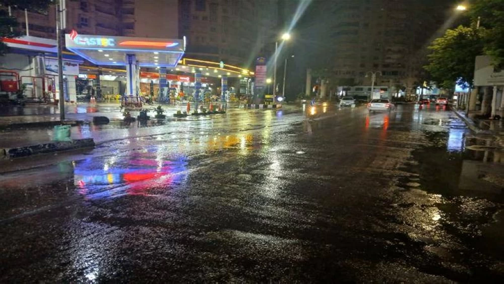 نوة رأس السنة تضرب الإسكندرية بأمطار غزيرة وصرف صحي يعلن الطوارئ