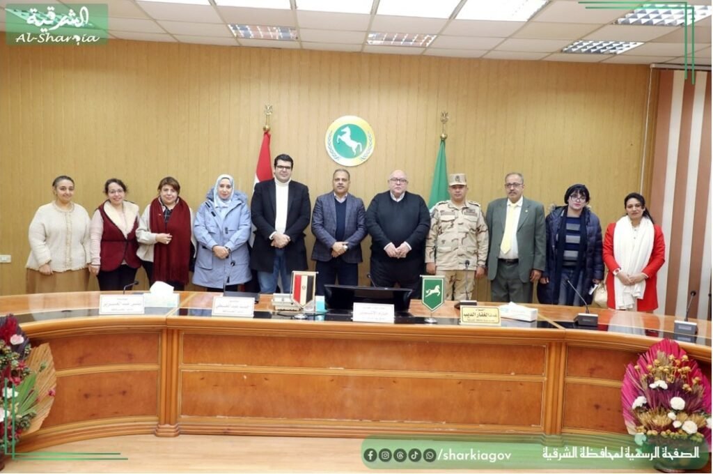 محافظ الشرقية يهنئ الأقباط بعيد الميلاد في لقاء حار بالديوان العام