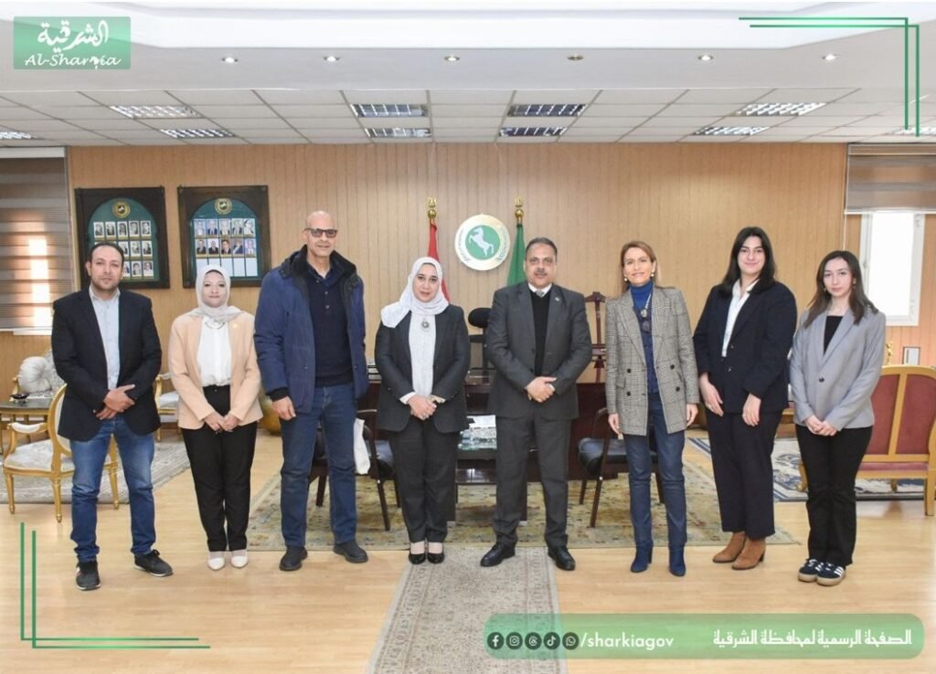 محافظ الشرقية يبحث مع اليونسكو تعزيز صناعة البردي وتنمية الاقتصاد المحلي