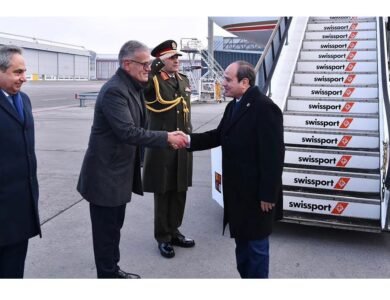 السيسي في دافوس: مصر تفتح أبوابها للاستثمار وتؤكد الشراكة مع القطاع الخاص