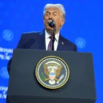 الرئيس ترامب يوقع الميثاق التأسيسي لمجلس السلام في دافوس ويحذر حماس