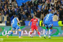 الهلال يفوز على ضمك بثنائية ويخطف صدارة دوري روشن السعودي