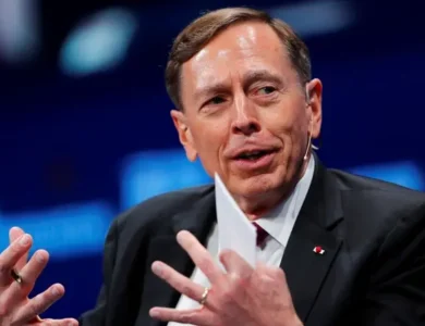 بتريوس مدير وكالة الاستخبارات المركزية الأمريكية الأسبق