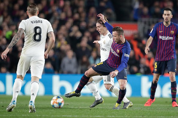 برشلونة يتوج بكأس السوبر الإسباني بعد كلاسيكو مثير انتهى 3-2 على حساب ريال مدريد