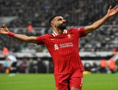 سلوت المدير الفني لليفربول يشيد باحترافية صلاح بعد عودته القوية من غياب أكثر من شهر