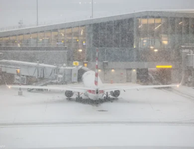 عاصفة شتوية هائلة تلغي 11400 رحلة جوية في أمريكا وتضرب الشمال الشرقي