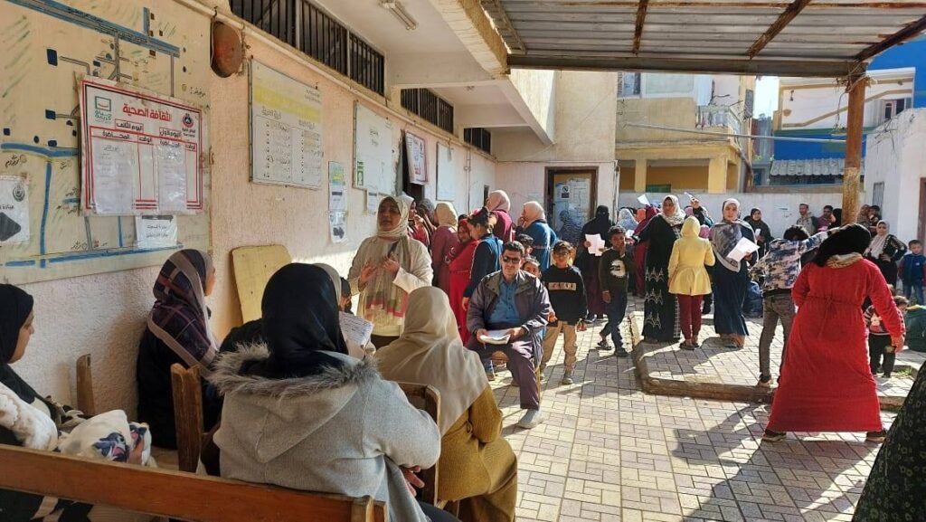 قافلة طبية مجانية بقرية أم الرضا تخدم 2372 مواطنًا في دمياط