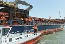 قناة السويس تنقذ طاقم سفينة بضائع قبل غرقها شمال بورسعيد