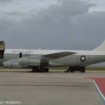 كاشفة النووي الأمريكية تهبط في بريطانيا وسط تصاعد التوتر مع إيران