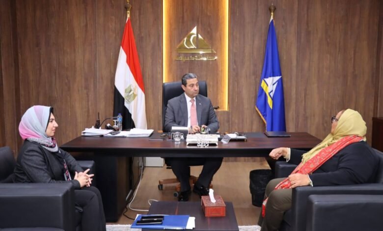 محافظ دمياط يلتقي رئيس الوحدة المركزية للسكان لدعم المبادرات المجتمعية والتمكين