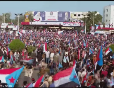 مليونية عدن تجدد التفويض الكامل للمجلس الانتقالي ورئيسه عيدروس الزبيدي