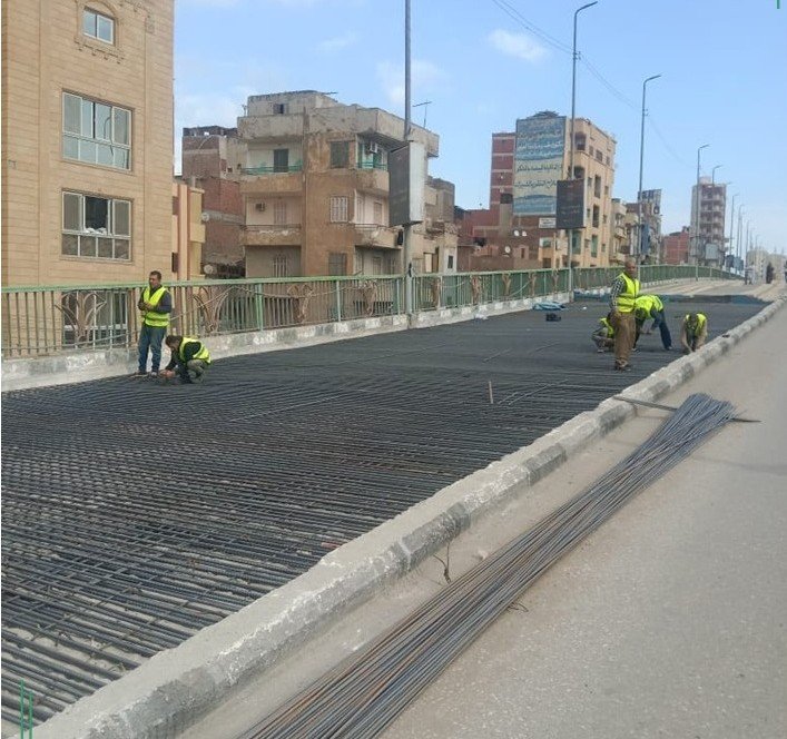 محافظ الشرقية يتفقد التجهيزات النهائية لصب آخر بلاطة كوبري الصاغة بمدينة الزقازيق