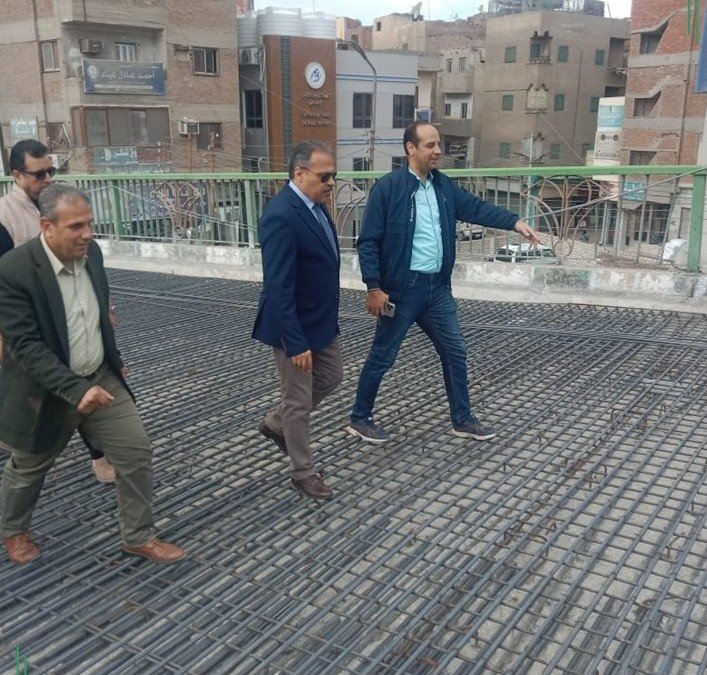محافظ الشرقية يتفقد التجهيزات النهائية لصب آخر بلاطة كوبري الصاغة بمدينة الزقازيق