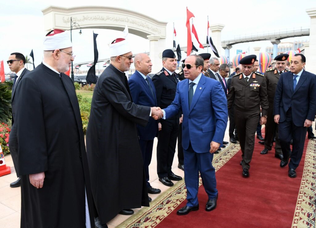 الرئيس السيسي يؤدي صلاة الجمعة بمسجد المشير طنطاوي ويحيي ذكرى العاشر من رمضان