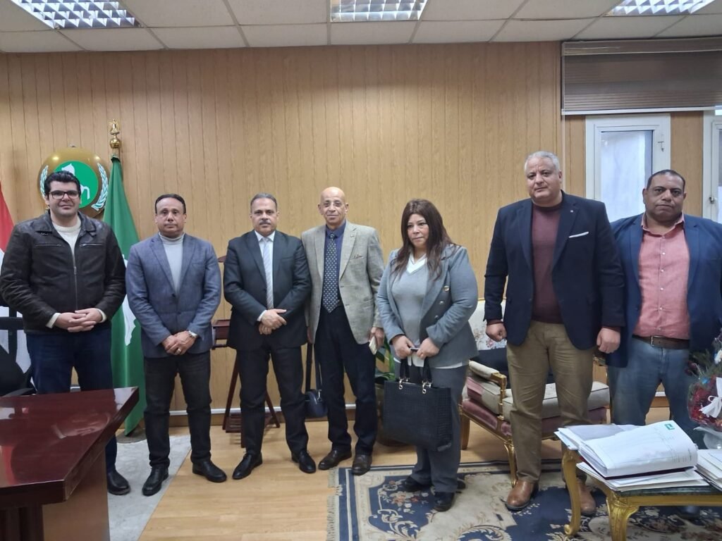 محافظ الشرقية يستعرض إنجازات المشروعات وخطة إزالة معوقات خدمات المواطنين منذ تولية المسؤولية