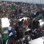 أعلام الجماهيرية الخضراء تشعل بني وليد برسائل تمرد خلال جنازة سيف الإسلام