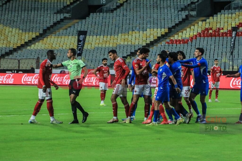 الأهلي يعتلي صدارة الدوري بعد الفوز على سموحة بهدف لاشيء