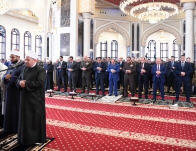 الرئيس السيسي يؤدي صلاة الجمعة بمسجد المشير طنطاوي ويحيي ذكرى العاشر من رمضان