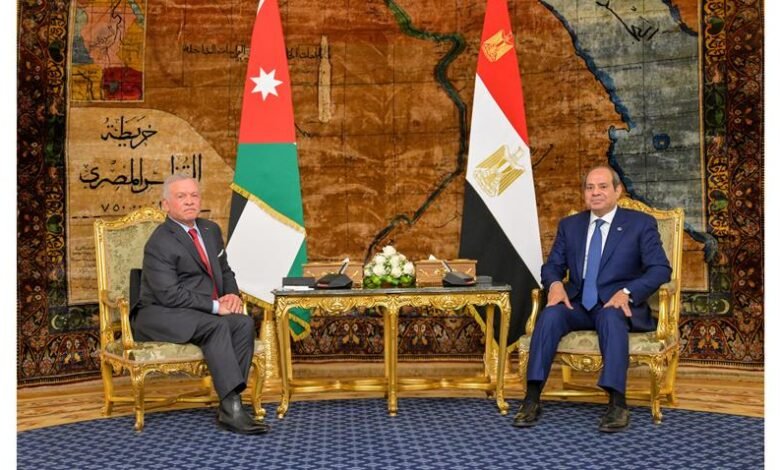 الرئيس السيسي يستقبل العاهل الأردنى بمطار القاهرة ويبحث تطورات غزة والمنطقة