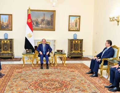 الرئيس السيسي يستقبل رئيس الاستخبارات الروسية ويؤكد تطوير العلاقات الثنائية