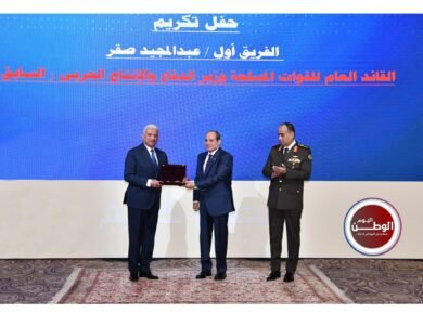 الرئيس السيسي يكرم الفريق عبد المجيد صقر ويعينه مساعدًا له بعد توديعه وزراة الدفاع 