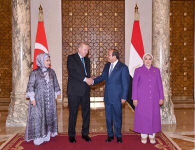 السيسي يستقبل أردوغان بمطار القاهرة ويعقد مباحثات استراتيجية موسعة