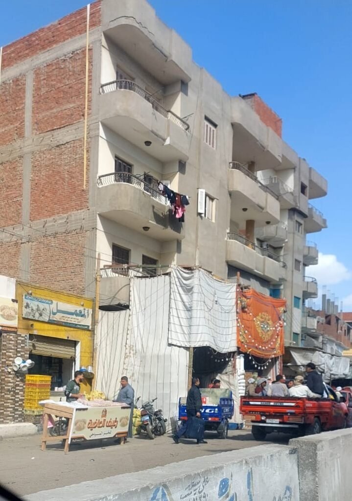 تجاوزات-خارج-المحال-في-شورع-الصالحية-القديمة.jpg