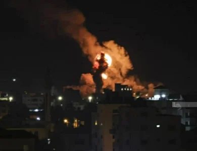 جيش الاحتلال يشن غارات جوية مكثفة على مدينة رفح الفلسطينية