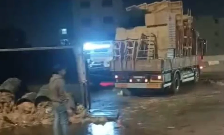 حادث انقلاب سيارتي مواد بترولية ومخلفات يشل حركة المرور على دائري صفط اللبن