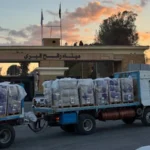 دفعة جديدة من 141 شاحنة مساعدات مصرية تدخل قطاع غزة عبر رفح وكرم أبوسالم