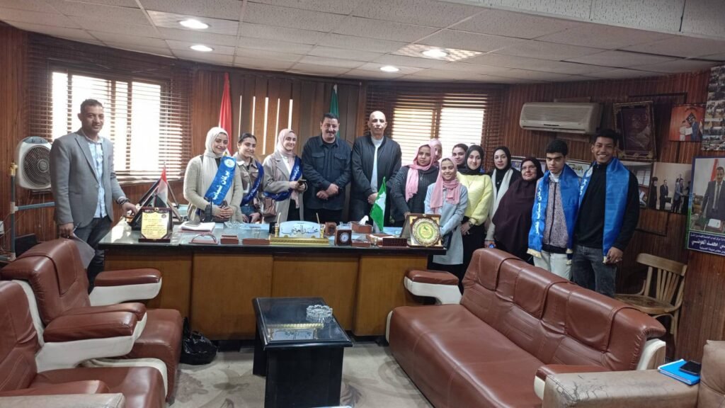 رئيس مركز الحسينية يلتقي برلمان طلائع الشباب لمناقشة مشكلات المواطنين