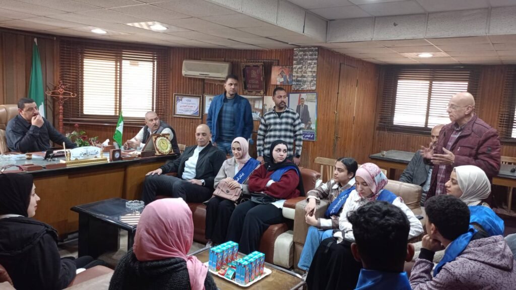 رئيس مركز الحسينية يلتقي برلمان طلائع الشباب لمناقشة مشكلات المواطنين
