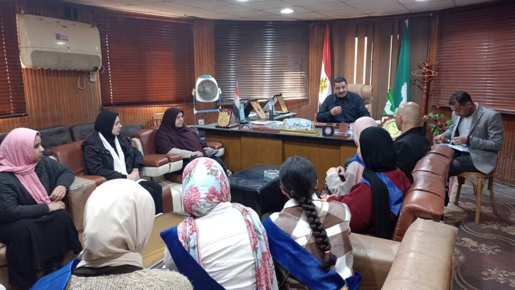 رئيس مركز الحسينية يلتقي برلمان طلائع الشباب لمناقشة مشكلات المواطنين