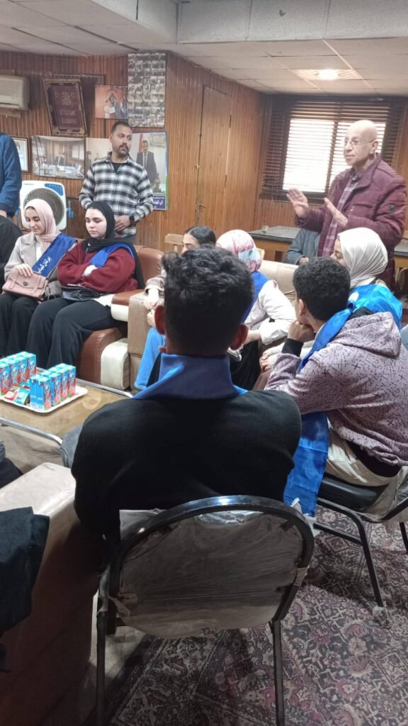 رئيس مركز الحسينية يلتقي برلمان طلائع الشباب لمناقشة مشكلات المواطنين