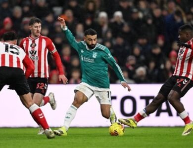 صلاح يصنع وفان دايك يحسم.. ليفربول يهزم سندرلاند بصعوبة